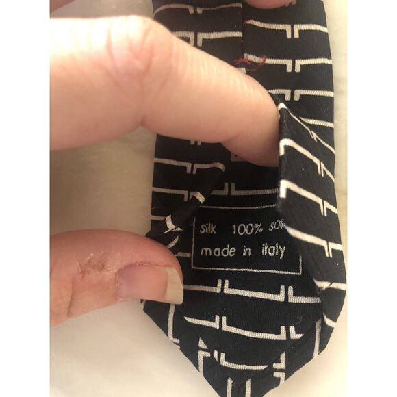 Vintage Brioni Black White Abstract Bracket Authentic 100% Silk Tie - Picture 6 of 6